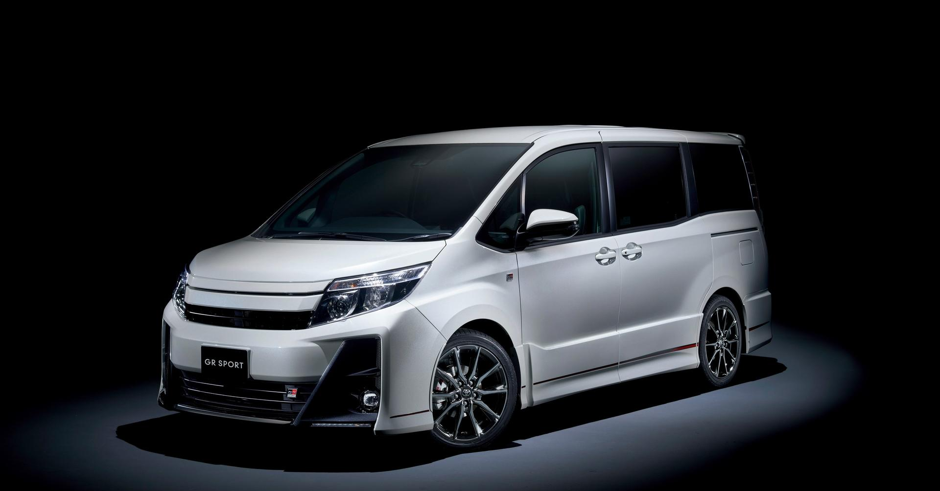 toyota-noah-gr-sport