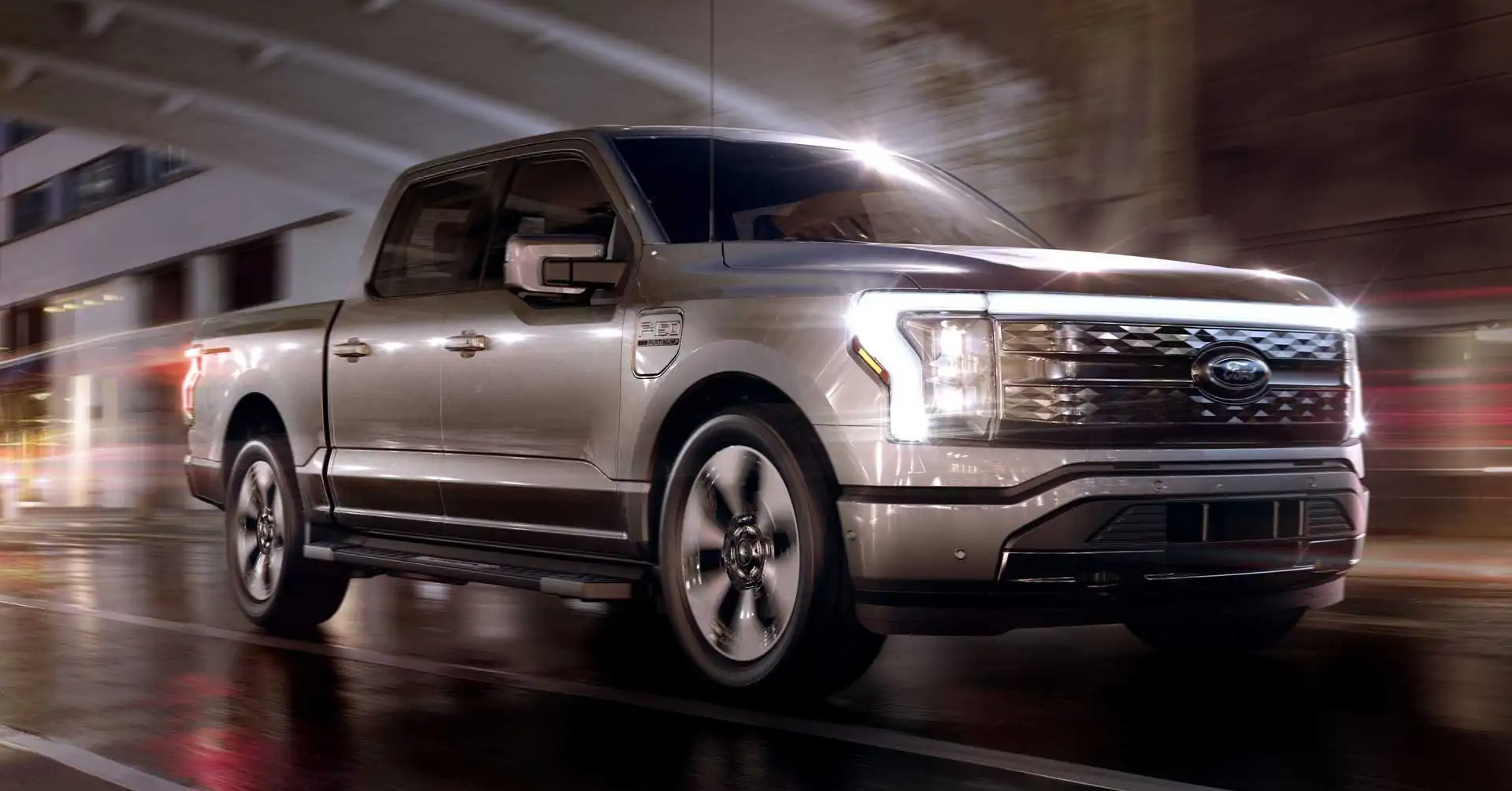 Ford F-150 Lightning vs Ford Maverick